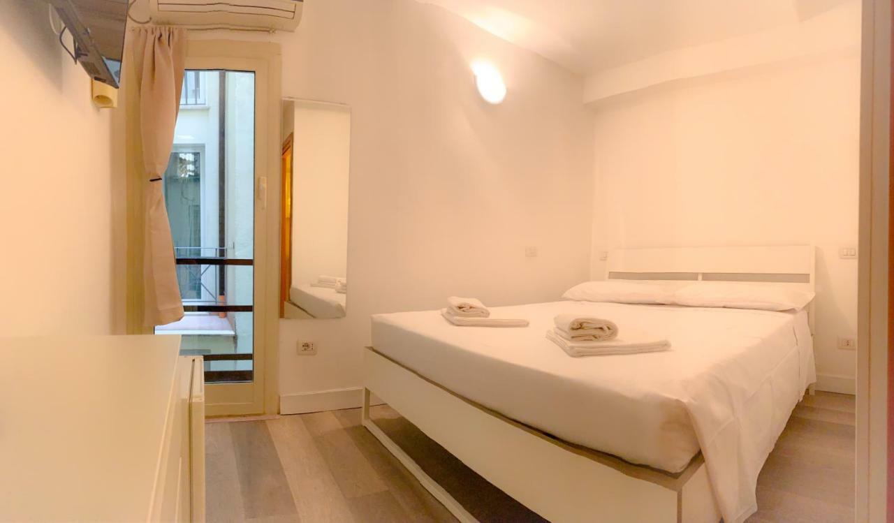 Отель Pied A Terre Barberini Рим Экстерьер фото